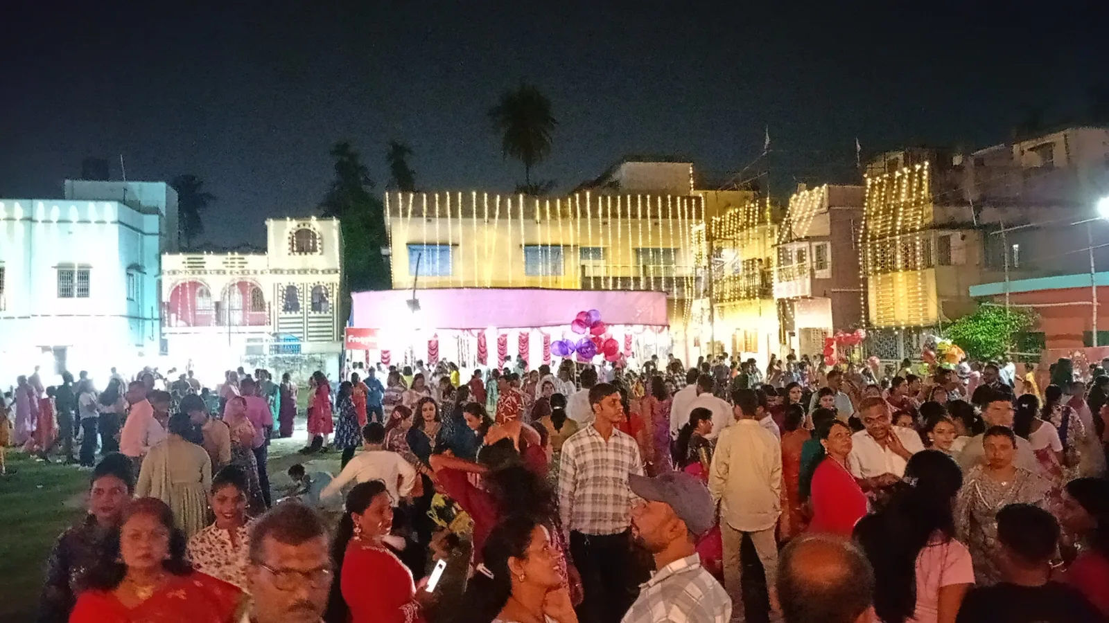 Bhatpara Barowari Math Durgapuja 2024 — Food court at mid night