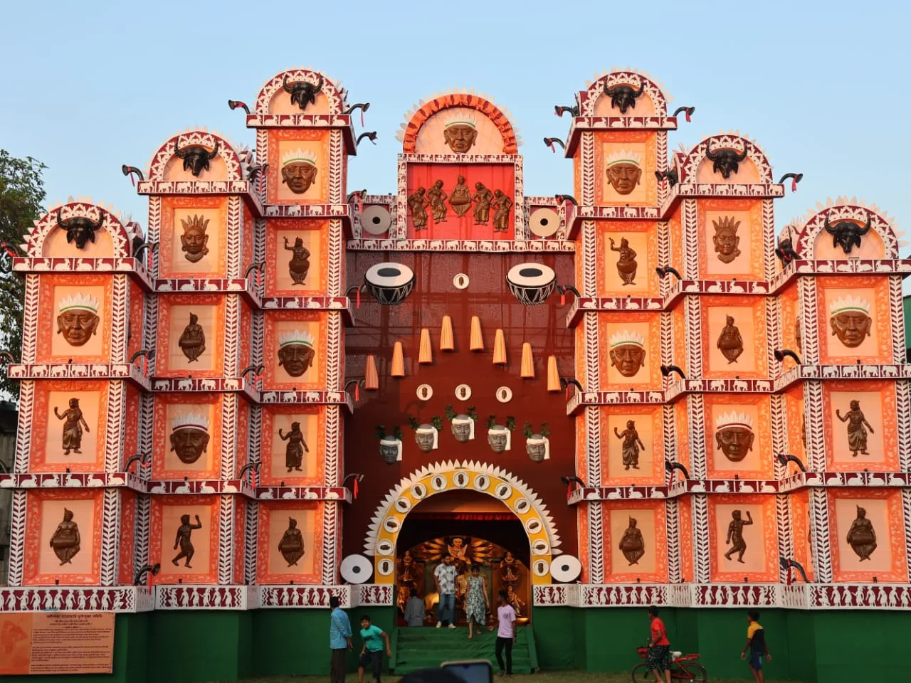 Bhatpara Barowari Math Durgapuja 2023 — Day view of Pandal